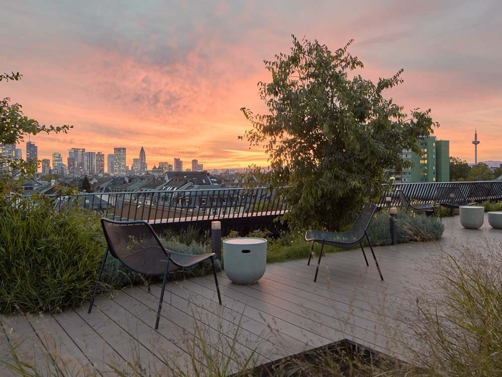 Dachterrasse bei Sonnenuntergang