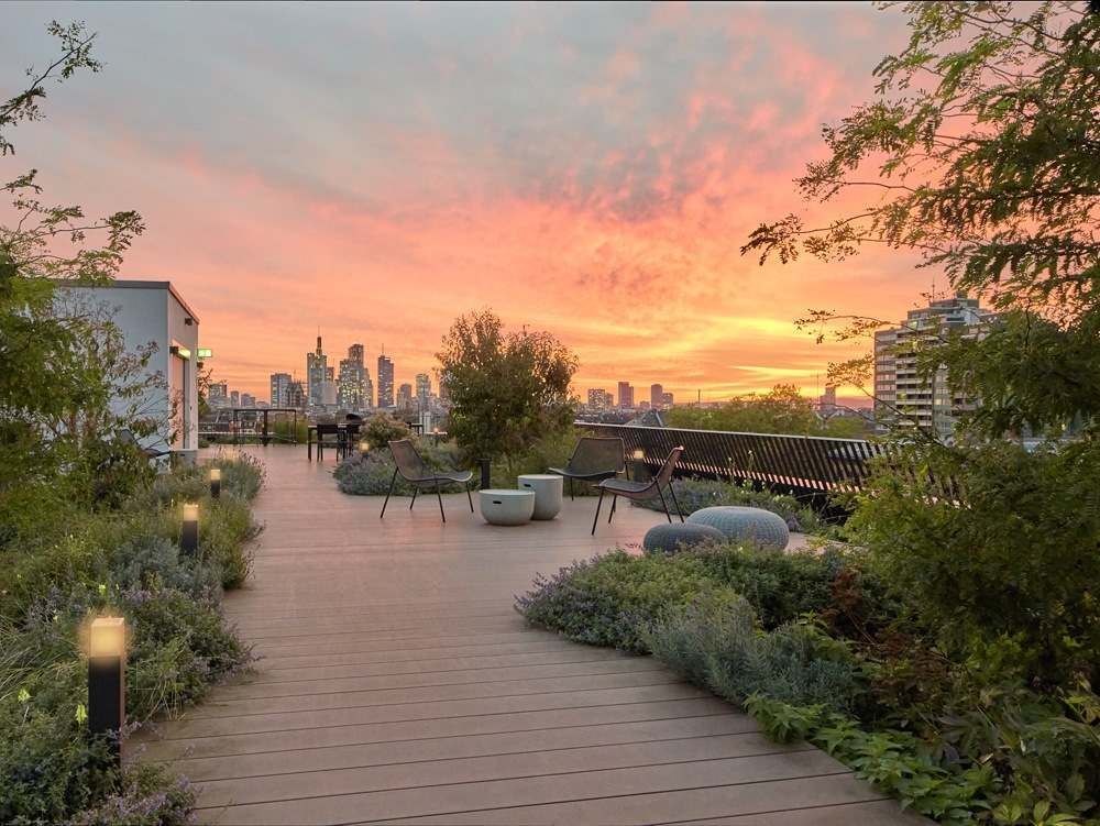 Dachterrasse bei Sonnenuntergang